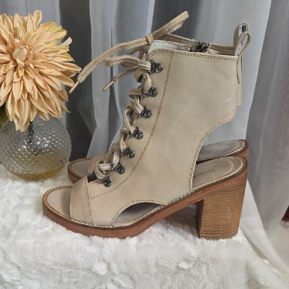 New The Foundry Supply Co. Beige Lace-Up Women's Boots